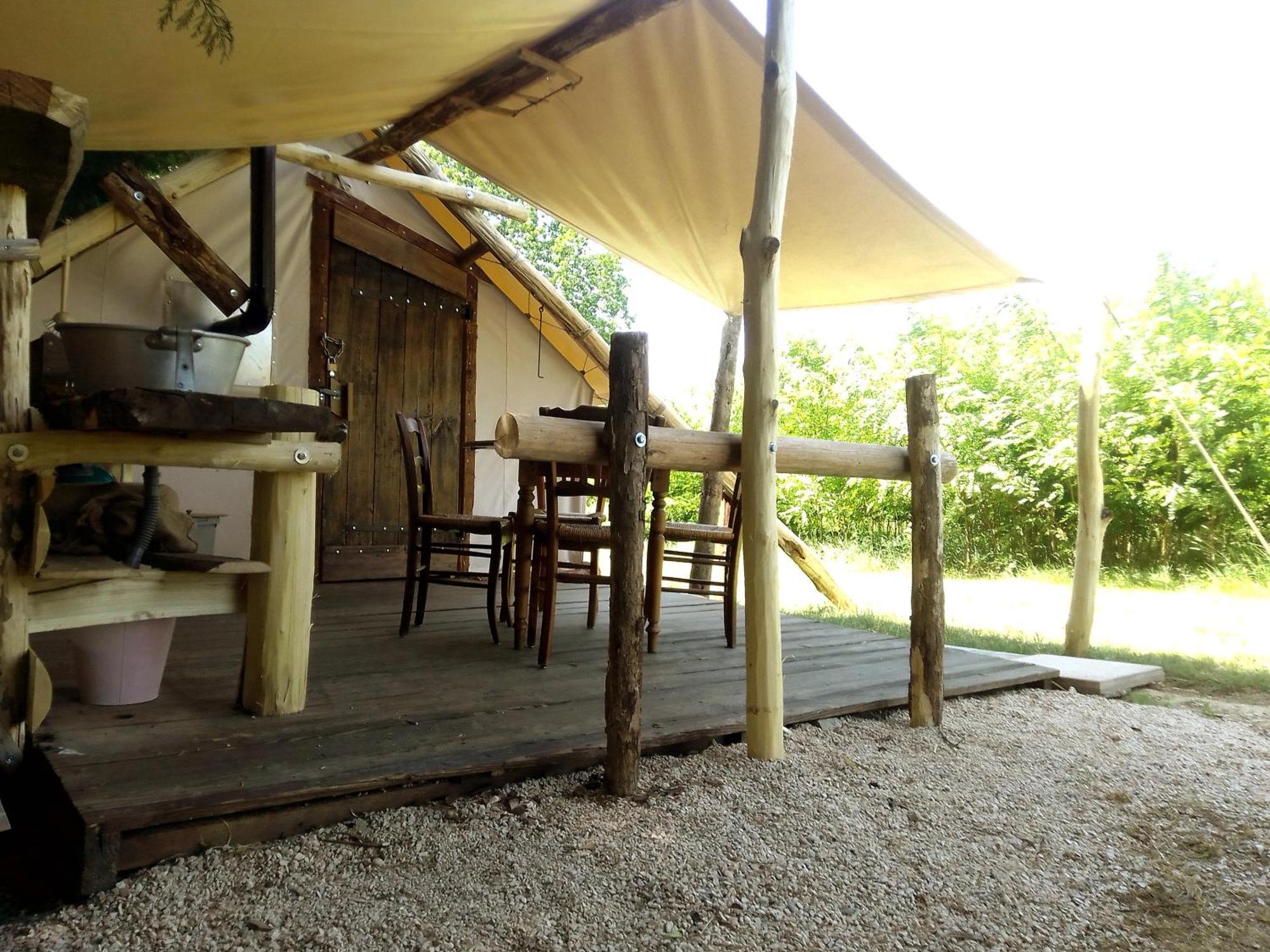 Tente Trappeur Ada, Au Jardin De La Vouivre Saint-Vincent-en-Bresse Exterior foto