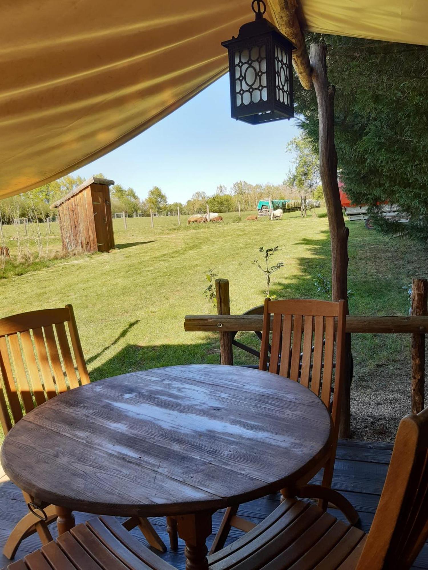 Tente Trappeur Ada, Au Jardin De La Vouivre Saint-Vincent-en-Bresse Exterior foto